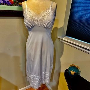 Vintage 60s Sauvette White Nylon & Lace Full Slip or Nightdress - sz 32